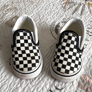 Like new size 5 checkered Vans